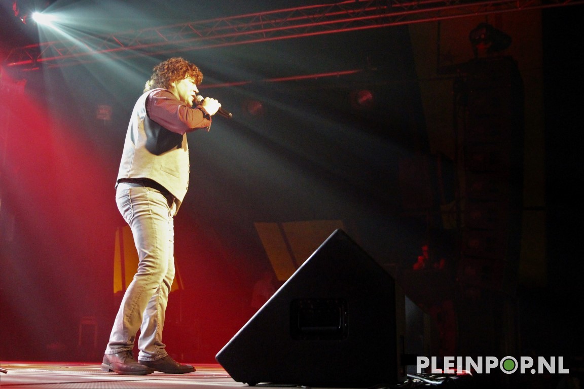 Dennie Christian    (18)